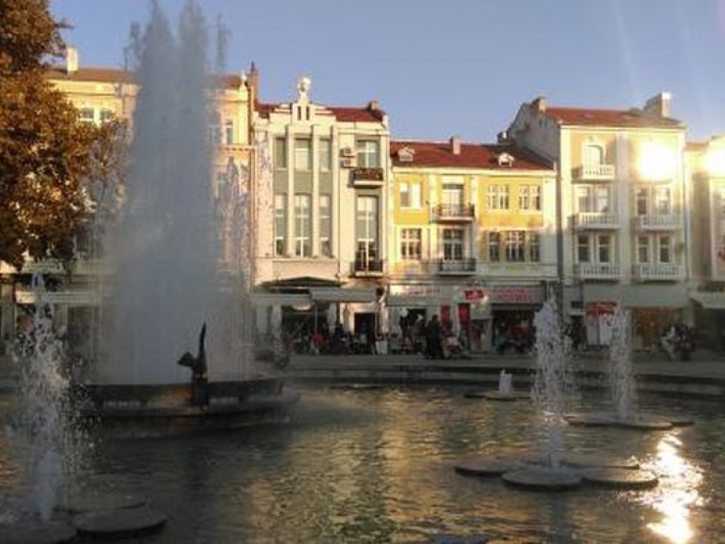Термометрите в Пловдив заковаха 27 градуса днес, утре ще е 
