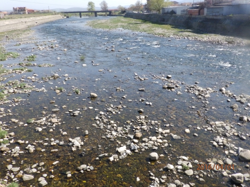 Нарушиха дебита на вода в река Въча край Кричим СНИМКИ