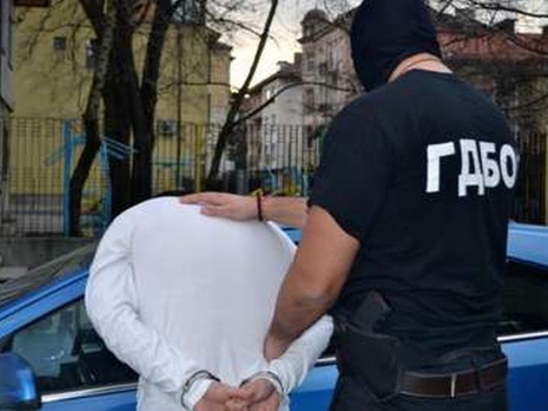 Задържаха фелдшер от Пловдивско, блудствал с 14-годишно момче