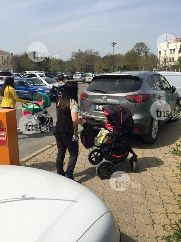 Така се блокира тротоар в центъра на Пловдив СНИМКИ