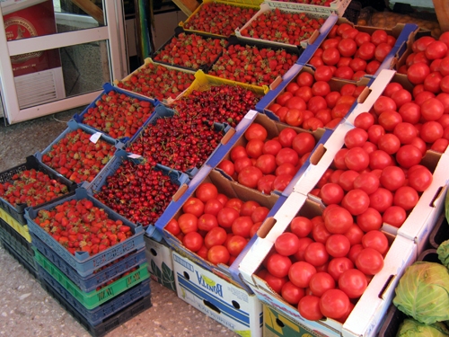 Българските плодове изчезват от сергиите на пазарите