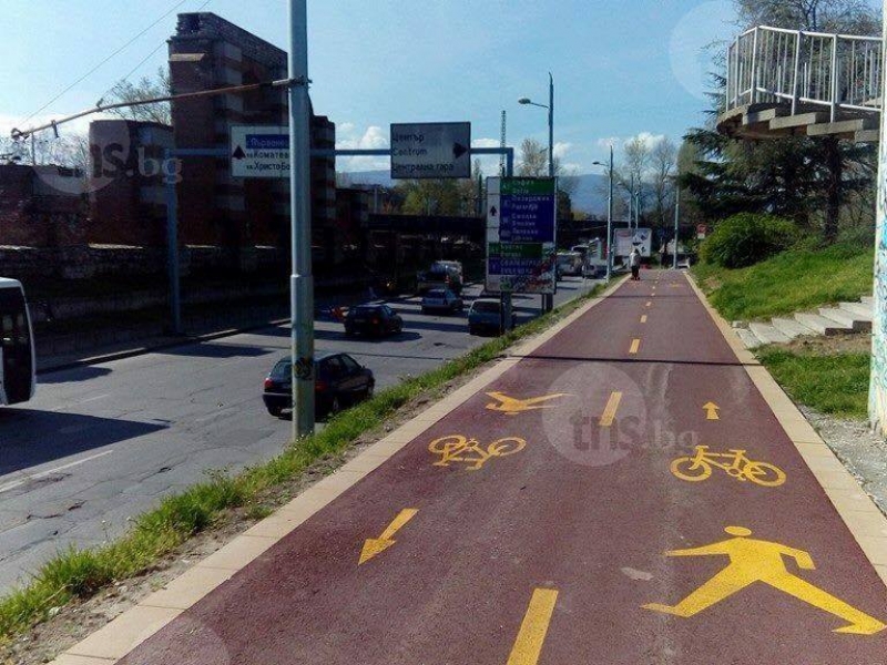 Пловдивчанин пита кмета: Това велоалея или пешеходна зона е? СНИМКА