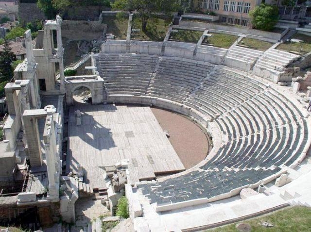 Търсят древни съкровища под сцената на Античния театър ВИДЕО