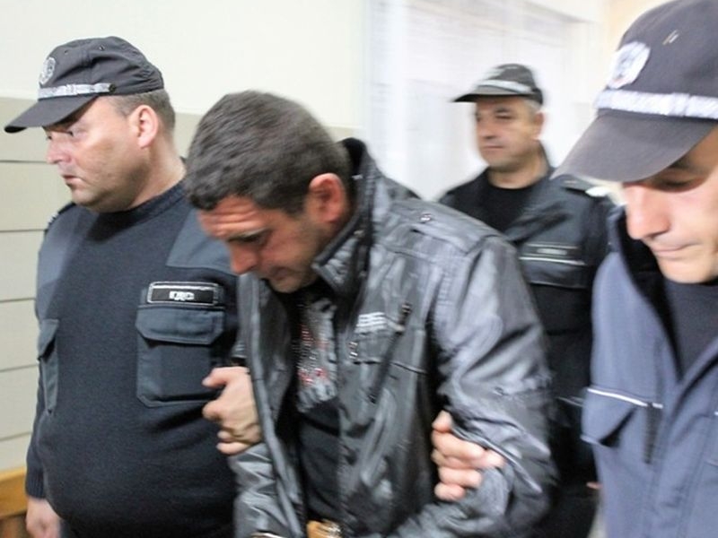 Оставиха в ареста обвинен за палежа на колата на пазарджишкия районен прокурор