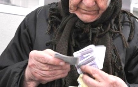 Похвално! 19-годишно момче спаси възрастна жена от ало измамници