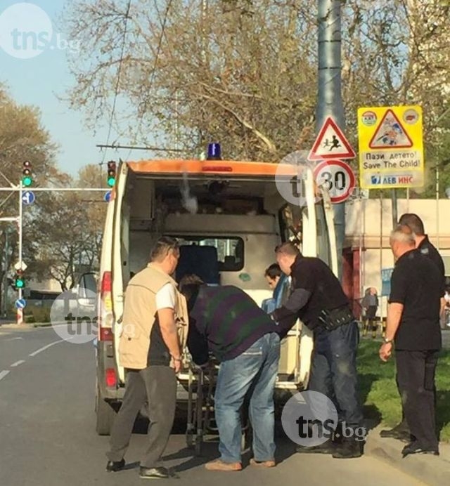 Жертва на рязкото затопляне ! Възрастен мъж припадна СНИМКИ