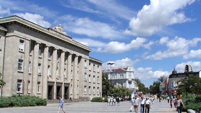 Главната на Русе е отцепена заради бомба!