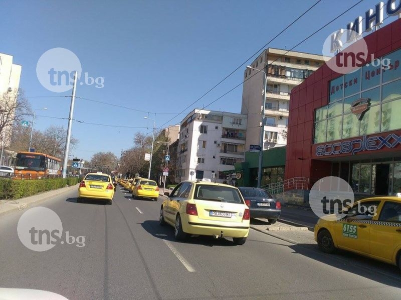 Таксиметровите шофьори канят пловдивските депутати на протеста в сряда