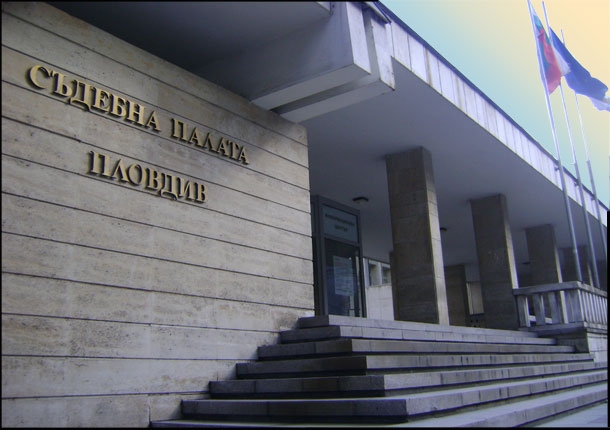 Роми, пребили бизнесмен на бензиностанция, се изправят пред съда в Пловдив