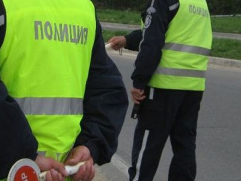 10 години може да лежи китайката, опитала да набута 400 лв. в джоба на полицаи