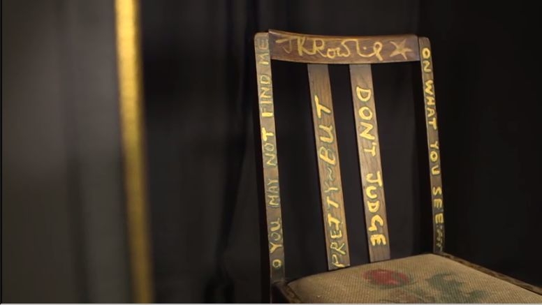 Майката на Хари Потър продаде стола си за 400 000 долара СНИМКИ