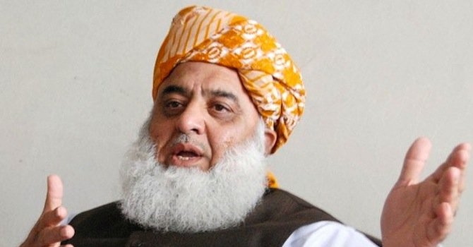 Религиозен лидер зове талибаните на война! Мишена са... жените с дънки 