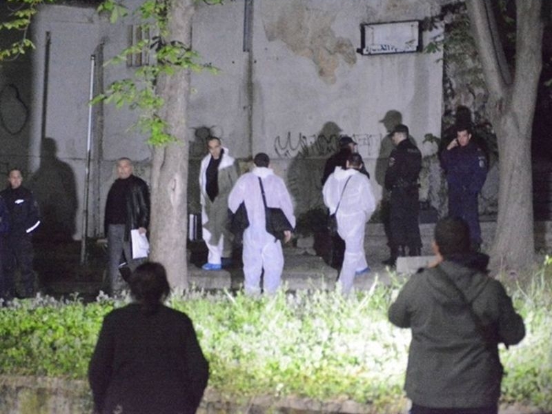 Отнесоха трупа на 13-годишната Александра за аутопсия СНИМКИ