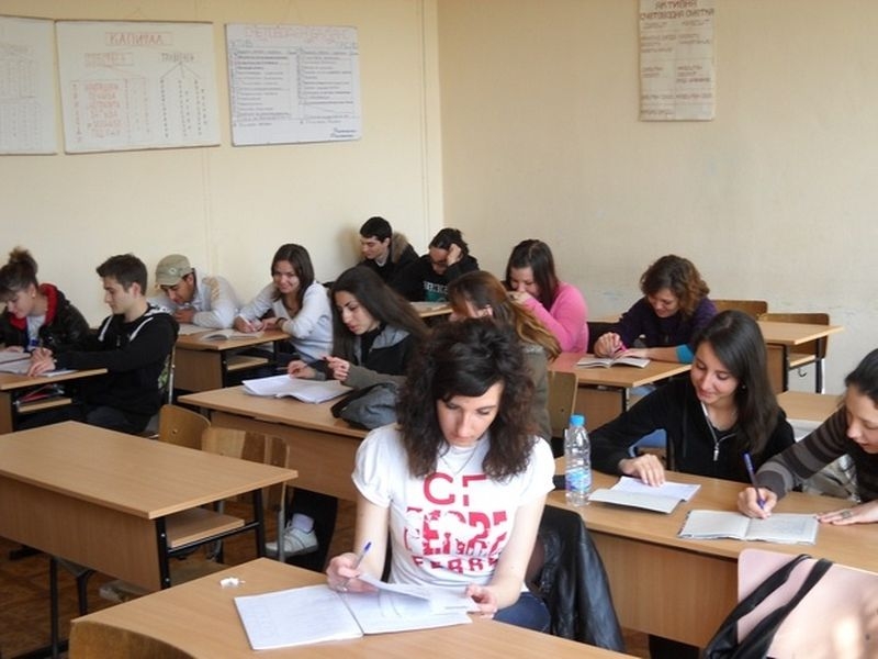Родители ще следят дали учениците преписват на матурите