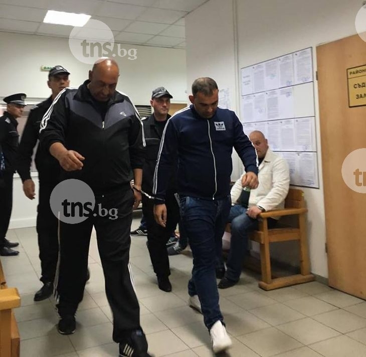 Пловдивският съд решава  - остават ли фалшификаторите на книжки в ареста СНИМКИ 