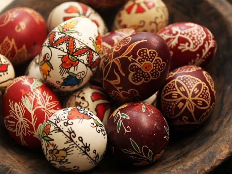 24 техники за украсяване на великденски яйца показват в Пловдив