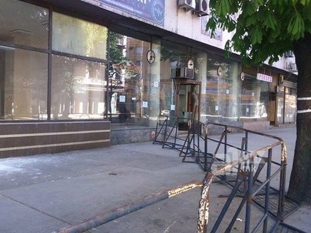 Полиция и метални заграждения в очакване на нови протести в Скопие