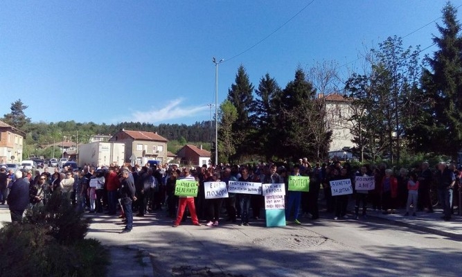 Протест блокира движението по Дунав мост 2