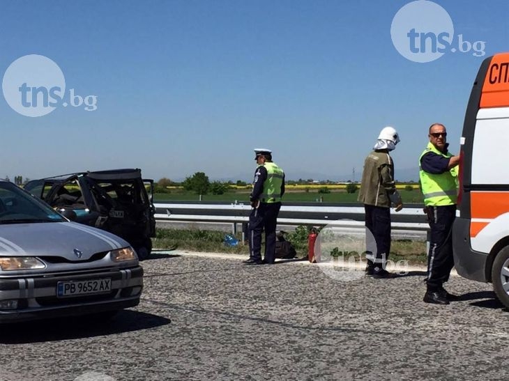 Джип излетя в канавка след удар с лек автомобил,  жена е ранена СНИМКИ