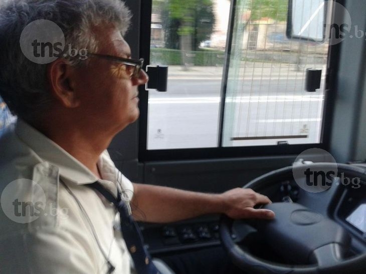 Вижте бялата лястовица сред пловдивските шофьори на автобуси! СНИМКИ