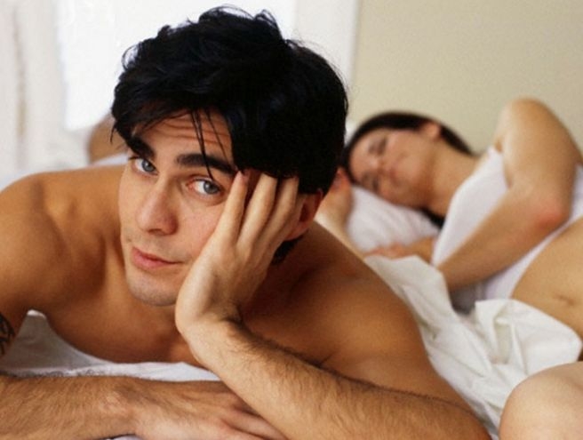 Мъжете приемат тежко излагацията в леглото 