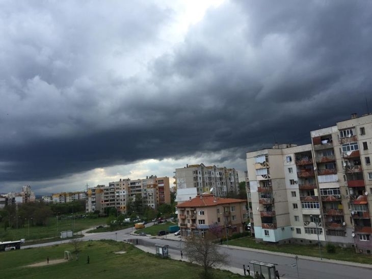 Гръмотевични бури и силни валежи в Пловдив през уикенда!