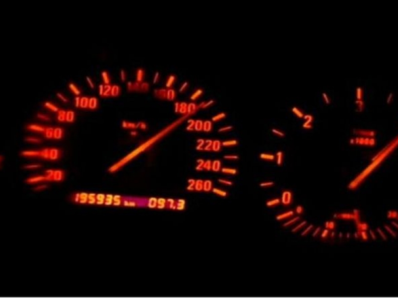 Джигит хвърчи с 222 км/ч при ограничение 90, глобиха го 1050 лева