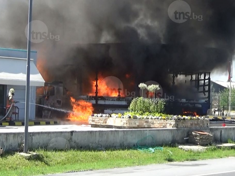 Първи КАДРИ от огнения ад на бензиностанцията край Пловдив ВИДЕО 
