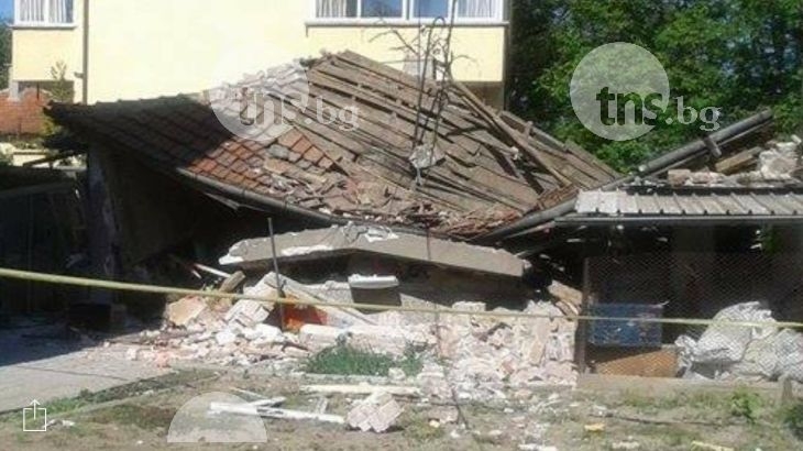 Гръмнал бойлер е съборил къщата в Коматево! Две деца пострадаха СНИМКИ