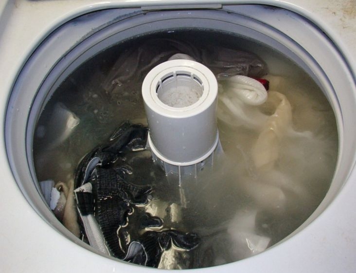 Този трик ще направи прането ви по-свежо без химия и пари