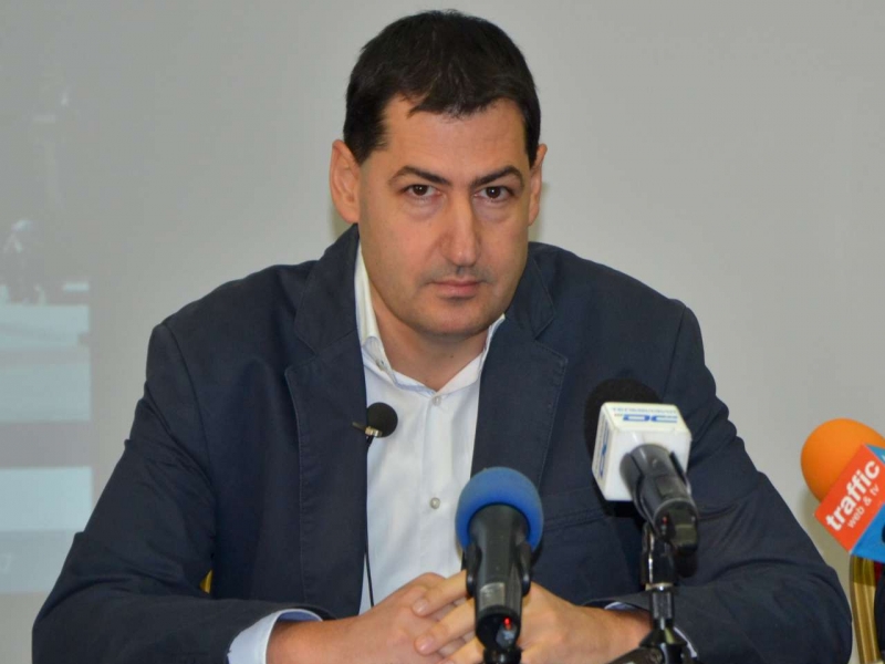 Тотев направи на пух и прах заместниците си, защото попаднал в задръстване ВИДЕО