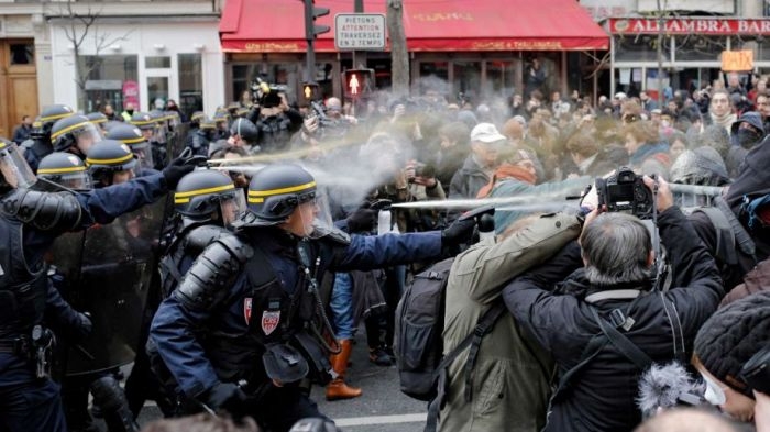 Сблъсъци в Париж! 27 души са задържани