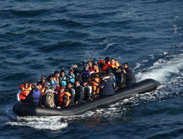 Брегова охрана спаси 49 мигранти в Егейско море 