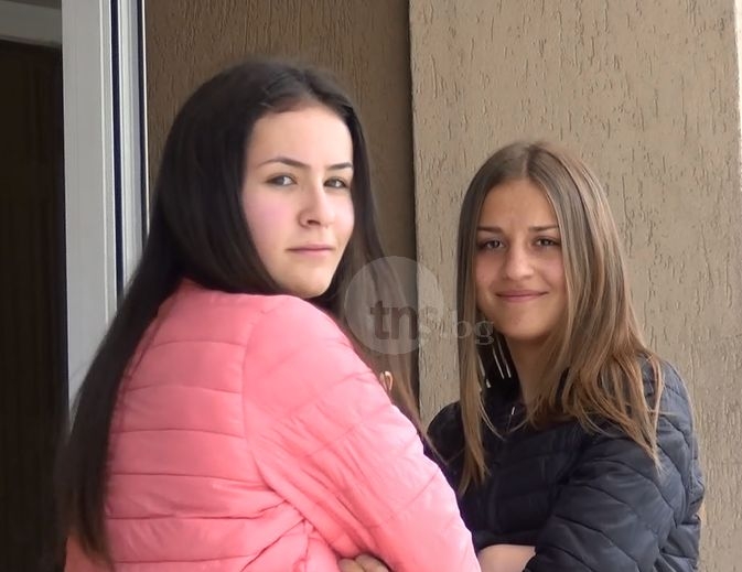 Фейсбук прегря заради момичетата-герои от Пловдив, върнали голяма сума пари ВИДЕО 