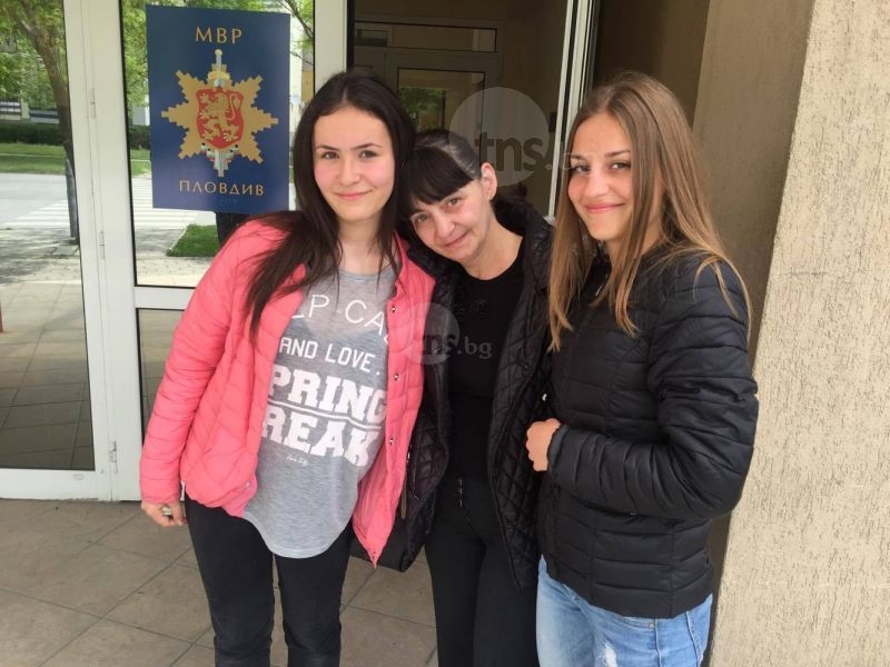 Ето ги момичетата, които върнаха портфейл с пари в Пловдив СНИМКИ и ВИДЕО