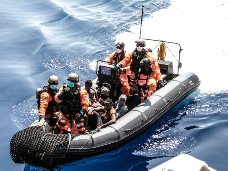 Над 80 мигранти изчезнаха в Средиземно море