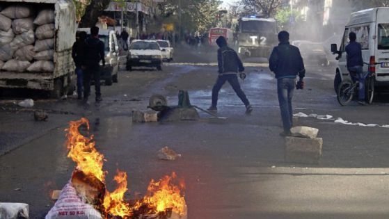 Кола бомба избухна в Турция! Полицай е убит