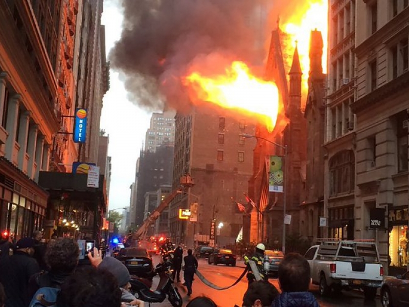 Пожар в Ню Йорк! Пламна Сръбската православна църква СНИМКИ