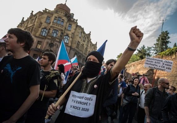 Чехия плаши с излизане от ЕС, ако махнат визите на турците