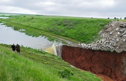 Дъжд дави Мизия, евакуират врачански села (обзор)