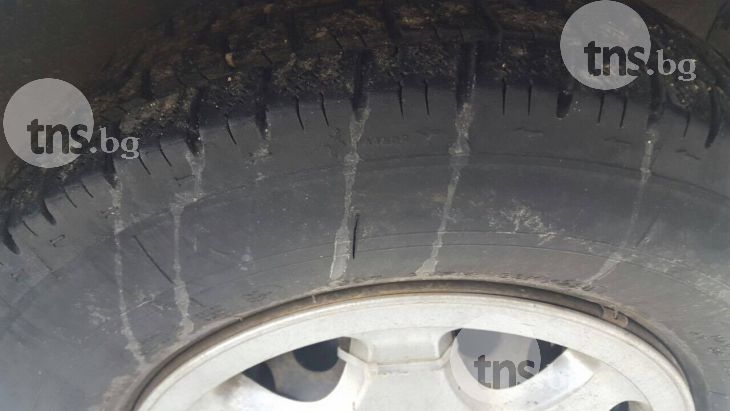 Мъж наряза гумите на колата на бившата си, за да й отмъсти