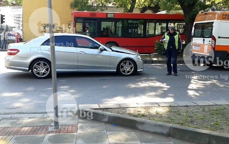 Автомобил блъсна 8-годишно дете в Пловдив, друг шофьор го откара в болница