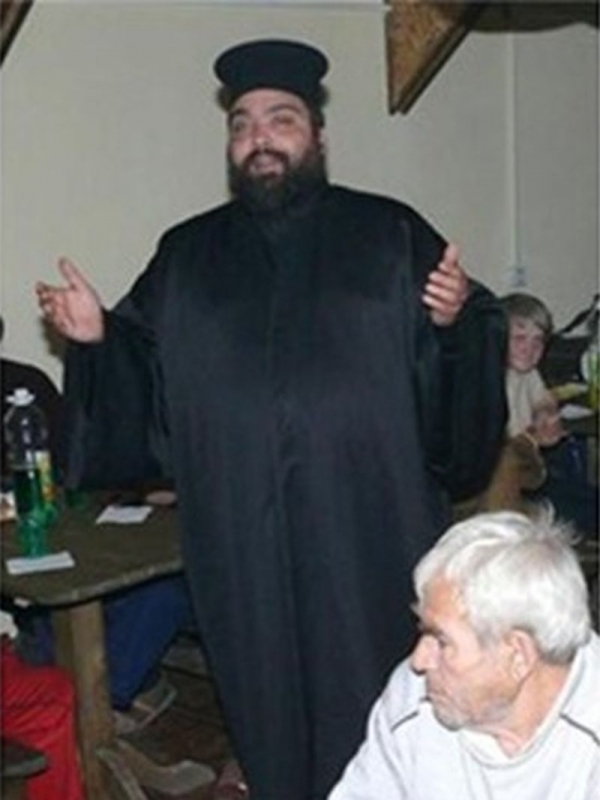 Конфискуват имущество за 240 000 лева от поп измамник