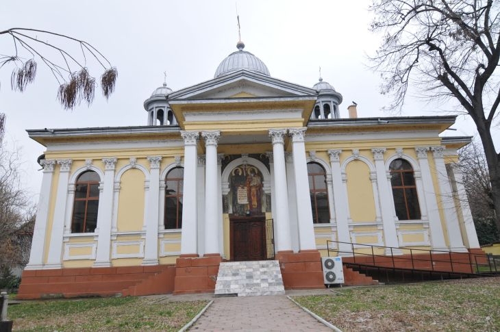Канят пловдивските абитуриенти в храма 