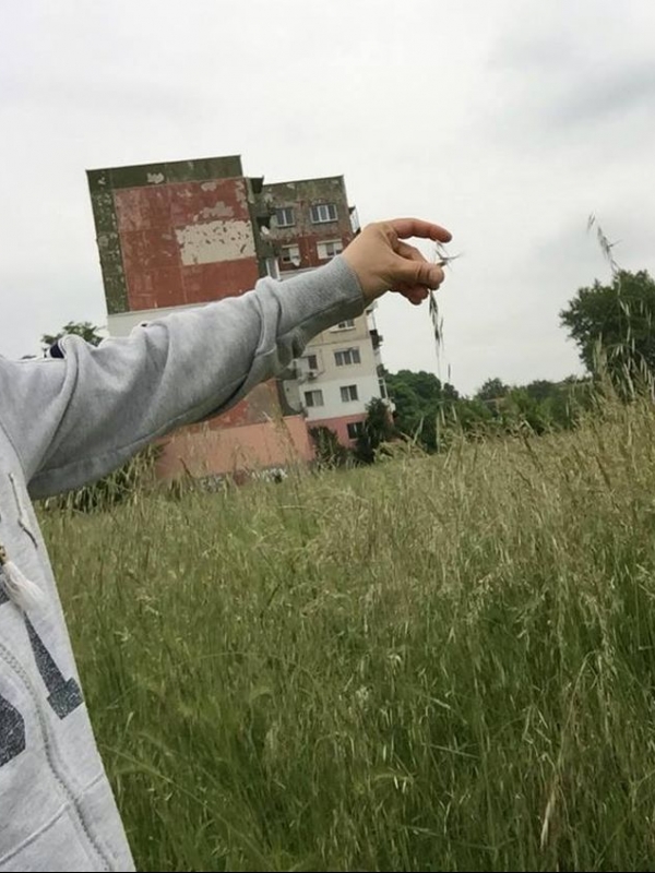 Трева колкото човешки ръст в междублоковите пространства в Тракия СНИМКИ