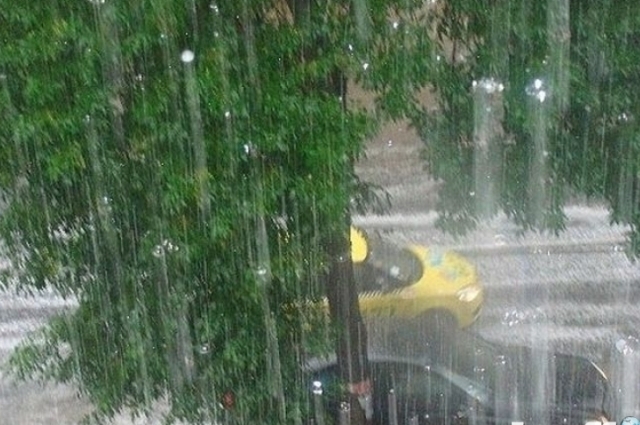 Градушки удариха страната