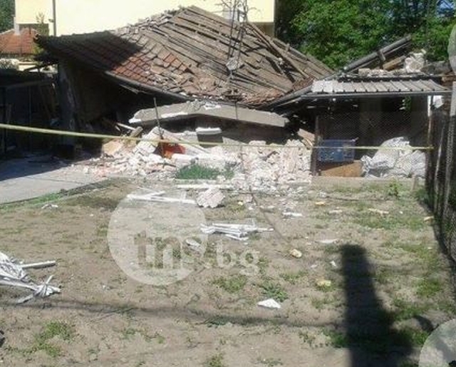 Инцидент в ромски квартал: Стена се срути върху деца