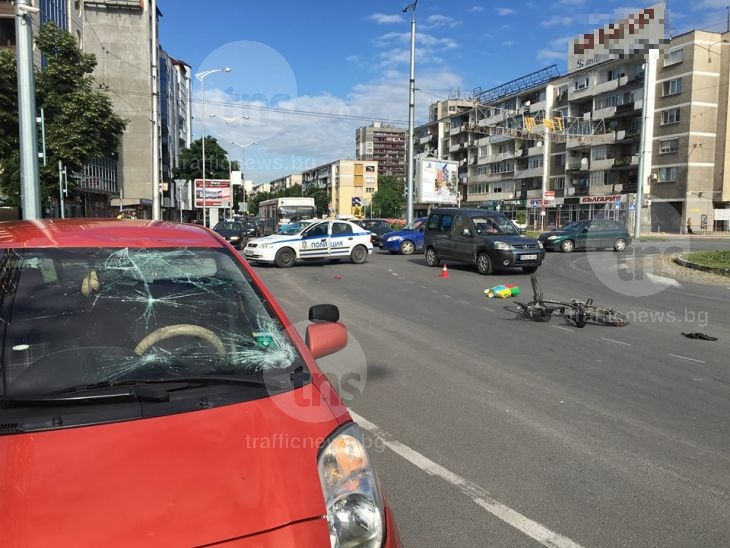 Колоездач е блъснат на кръговото на Панаира в Пловдив! Образува се голямо задръстване СНИМКИ