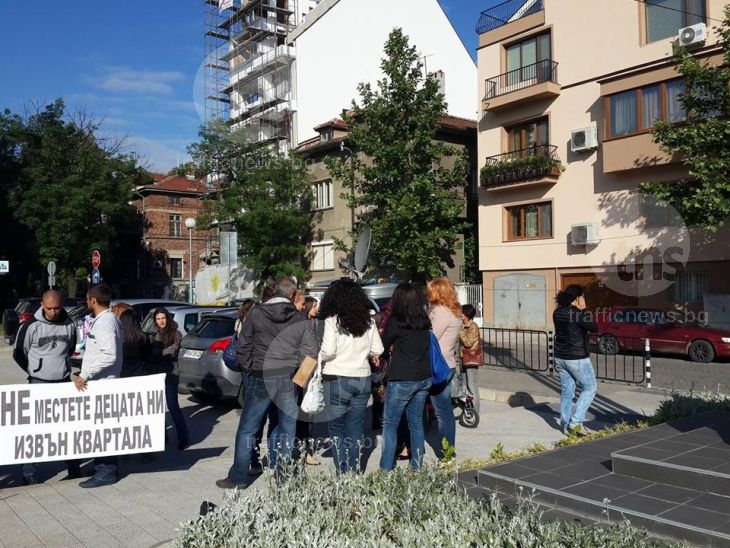 Родители в Пловдив обвиниха зам.-кмета по образование в лъжа СНИМКИ