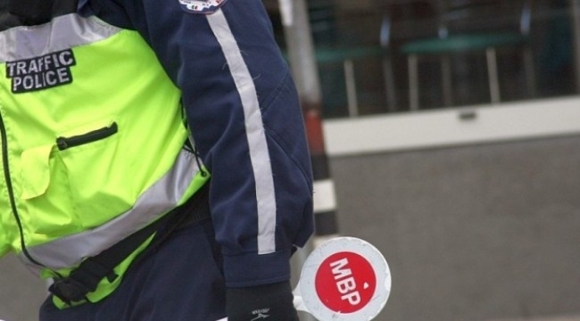 Почерпен шофьор метна 130 лева в патрулка